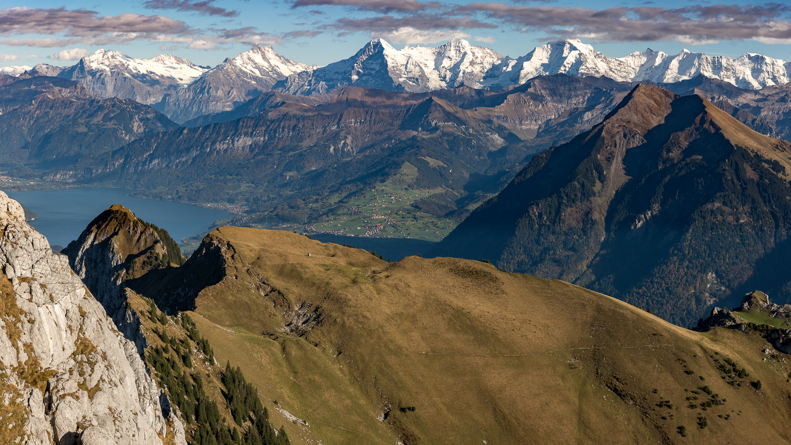 Thuner See, Eiger, Mönch und Jungfrau, Niesen