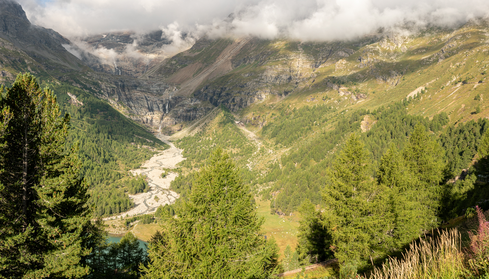 Alp Grüm bei Sonne