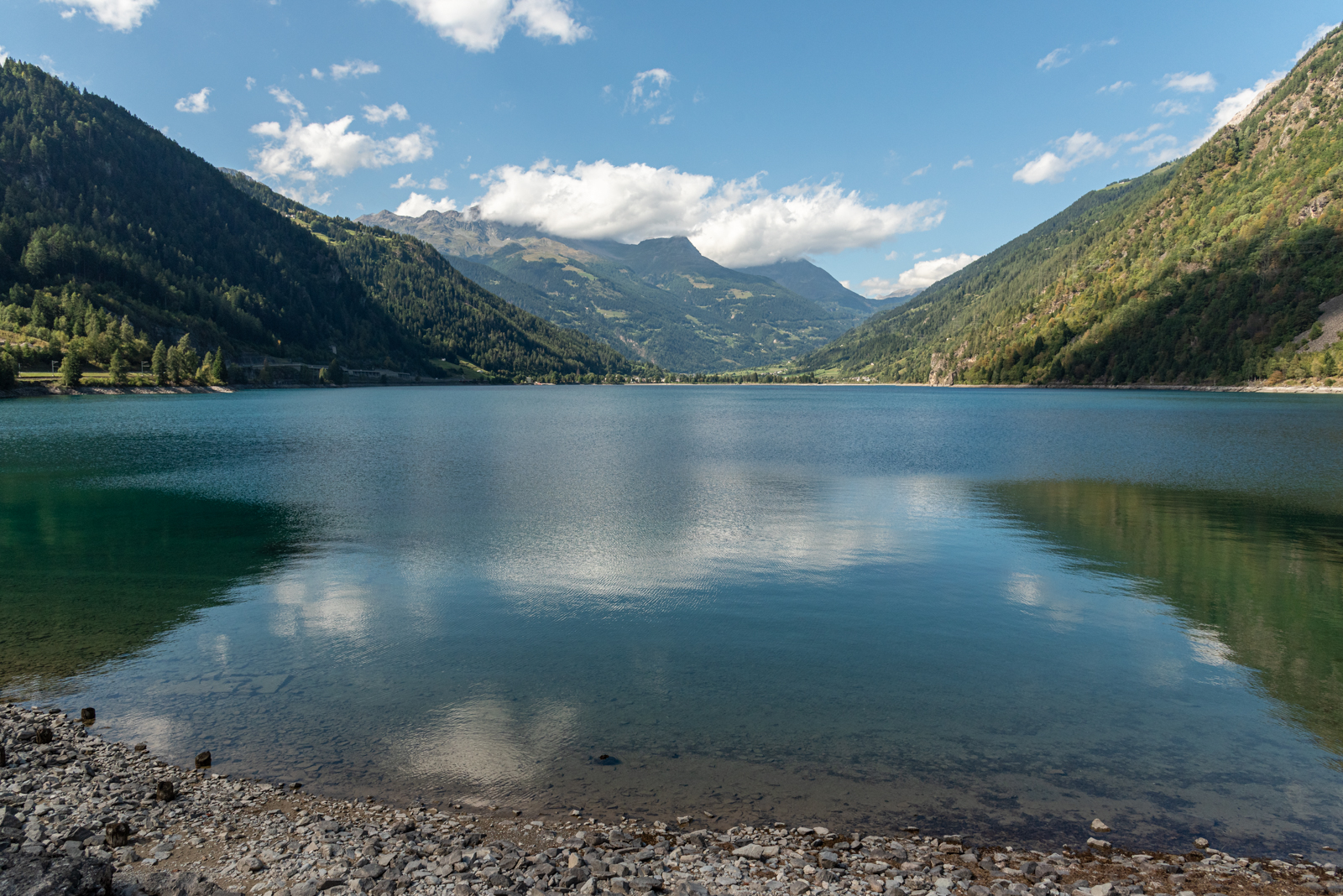 Lago di Poschiavo zum Bernina-Pass