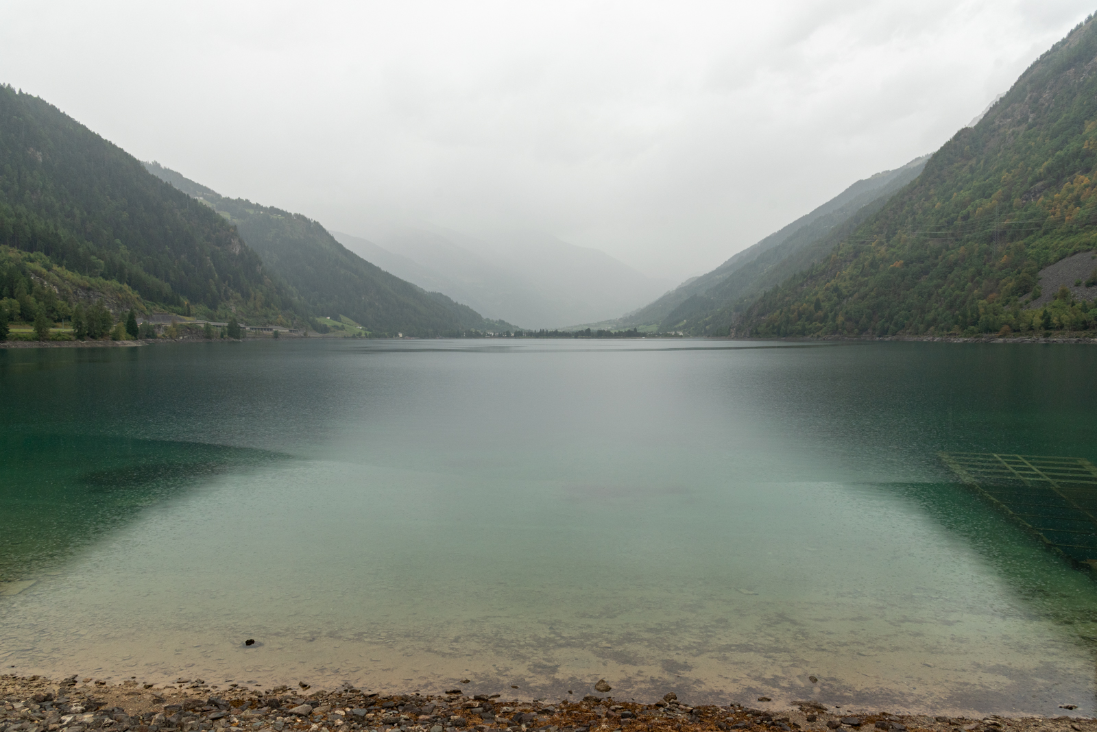 Lago di Poschiavo im Nebel