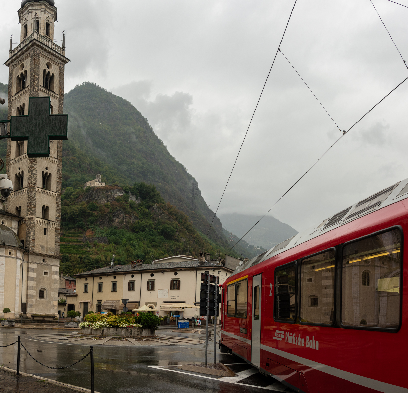 Santuario Madonne die Tirano mit Bernina-Express